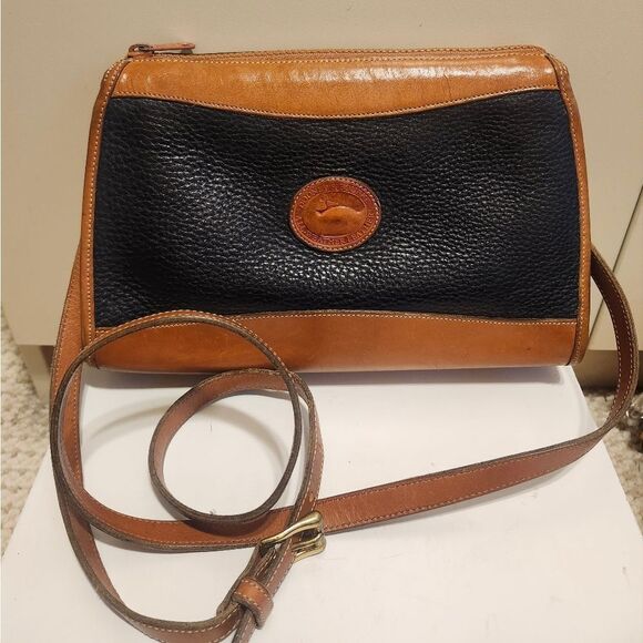 Vintage VG '80s Dooney & Bourke Classic Black/Tan Leather Zip Top Crossbody Bag - Picture 1 of 10